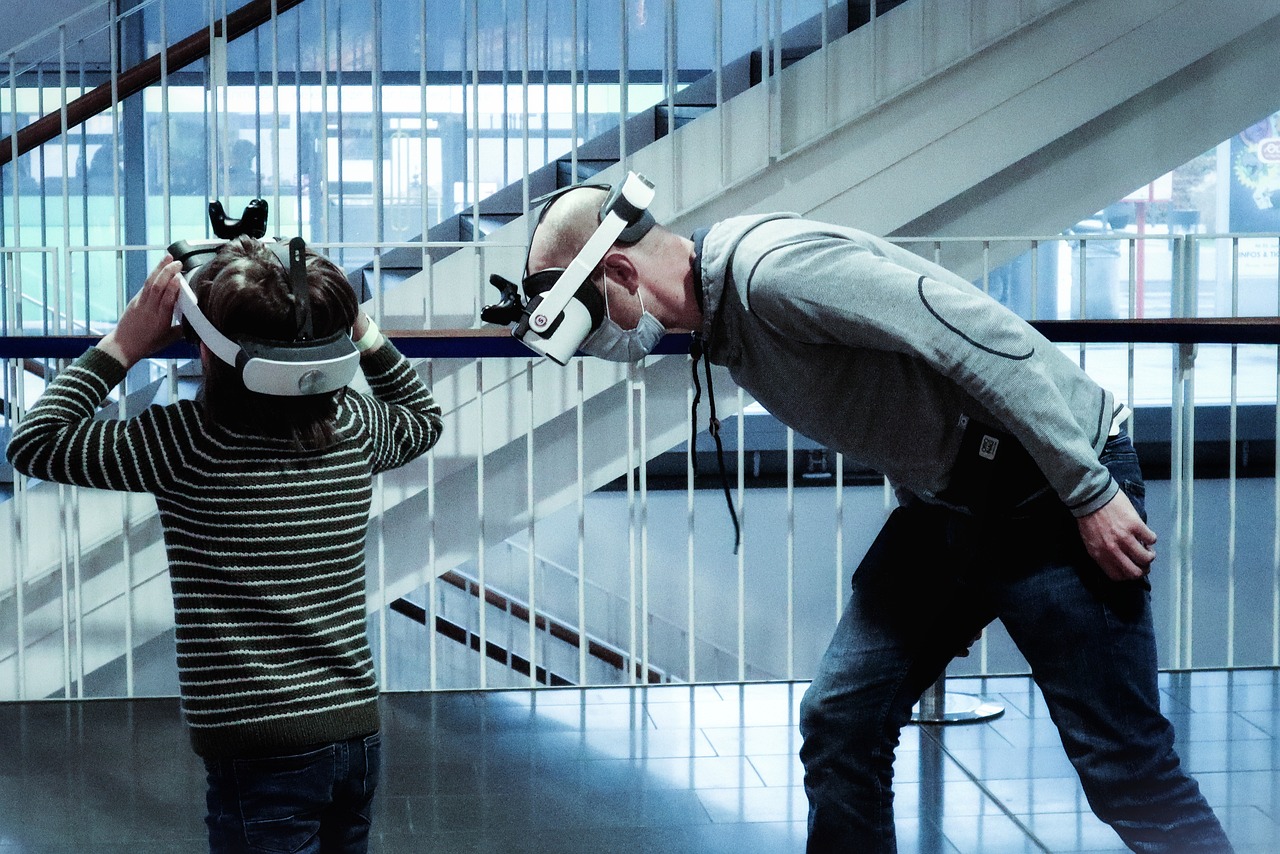 How Virtual Reality Supports Decision-Making in Complex Environments